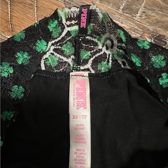 NWOT Victoria’s Secret Low Rise Boyshort extra small XS with lace clover trim - Picture 3 of 3